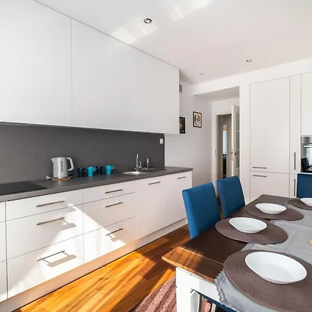 Centre Luxury By Bookinghost